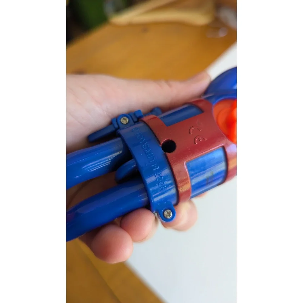 Toysmith 2008 Wind Up Scuba Diver Toy Blue Red Yellow Swimming Bath Toy 7.5